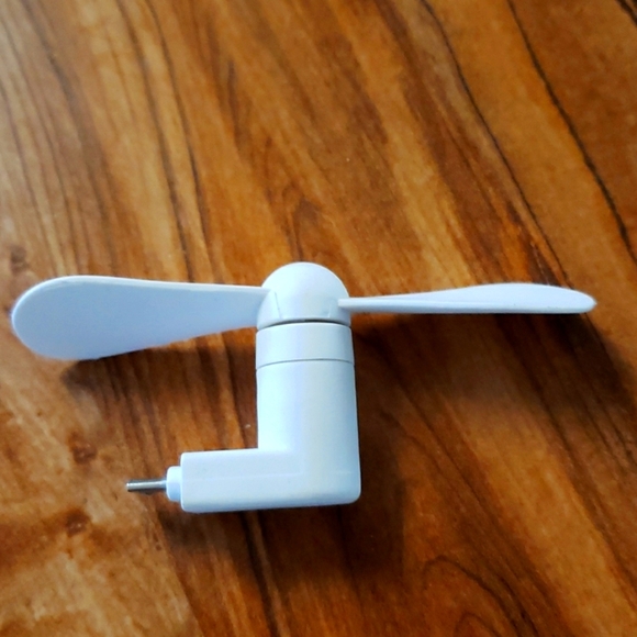 Cell Phone Fan - Picture 2 of 3